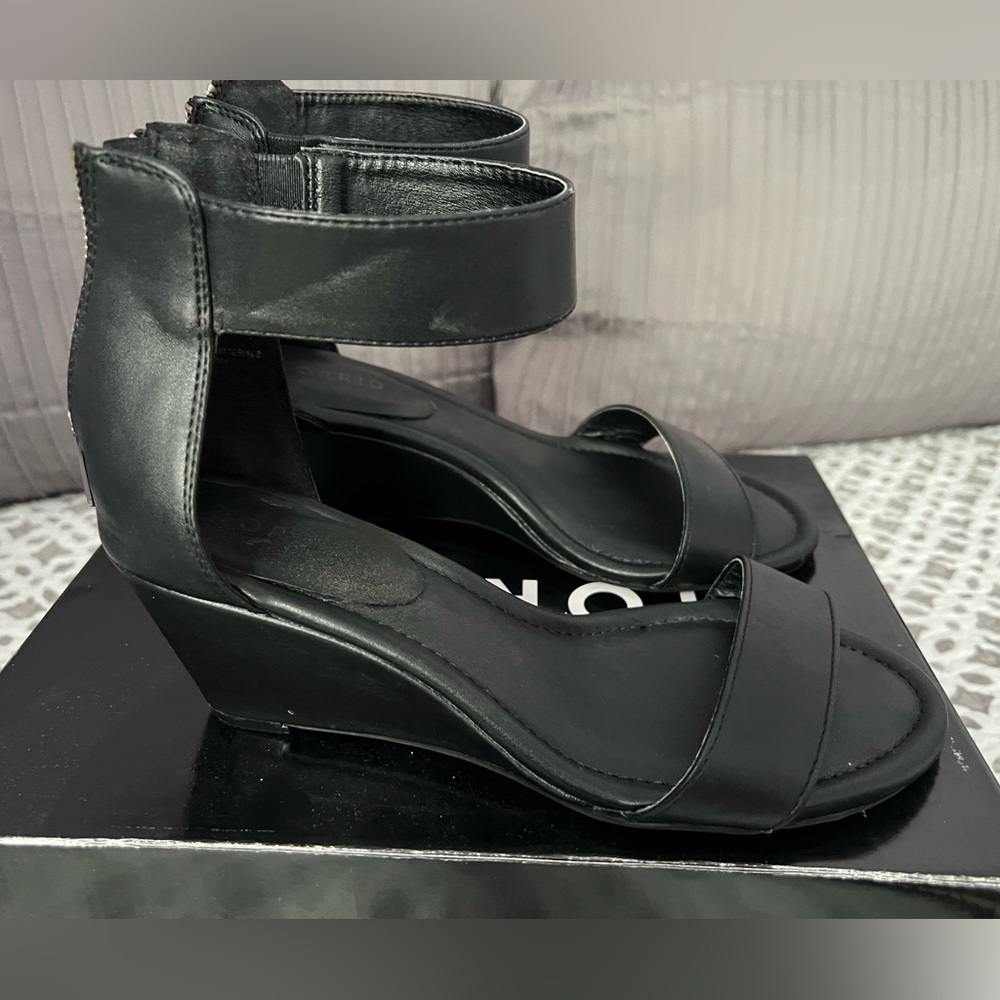 Torrid size 8WW double strap wedge